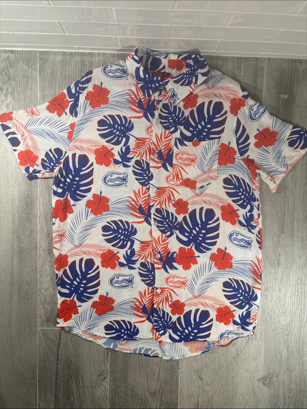 FOCO Florida Gators Hawaiian Floral Short Sleeve Button Down Shirt College Game